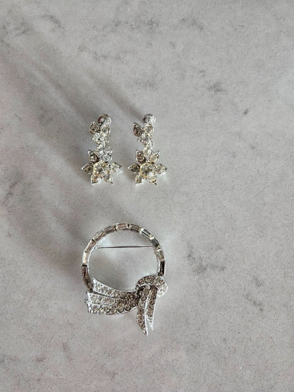 RARE AND VINTAGE SET OF RHINESTONE PIN BY AN & MARQUISE RHINESTONE DROP EARRINGS